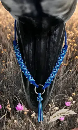 Collier d'encolure Twist